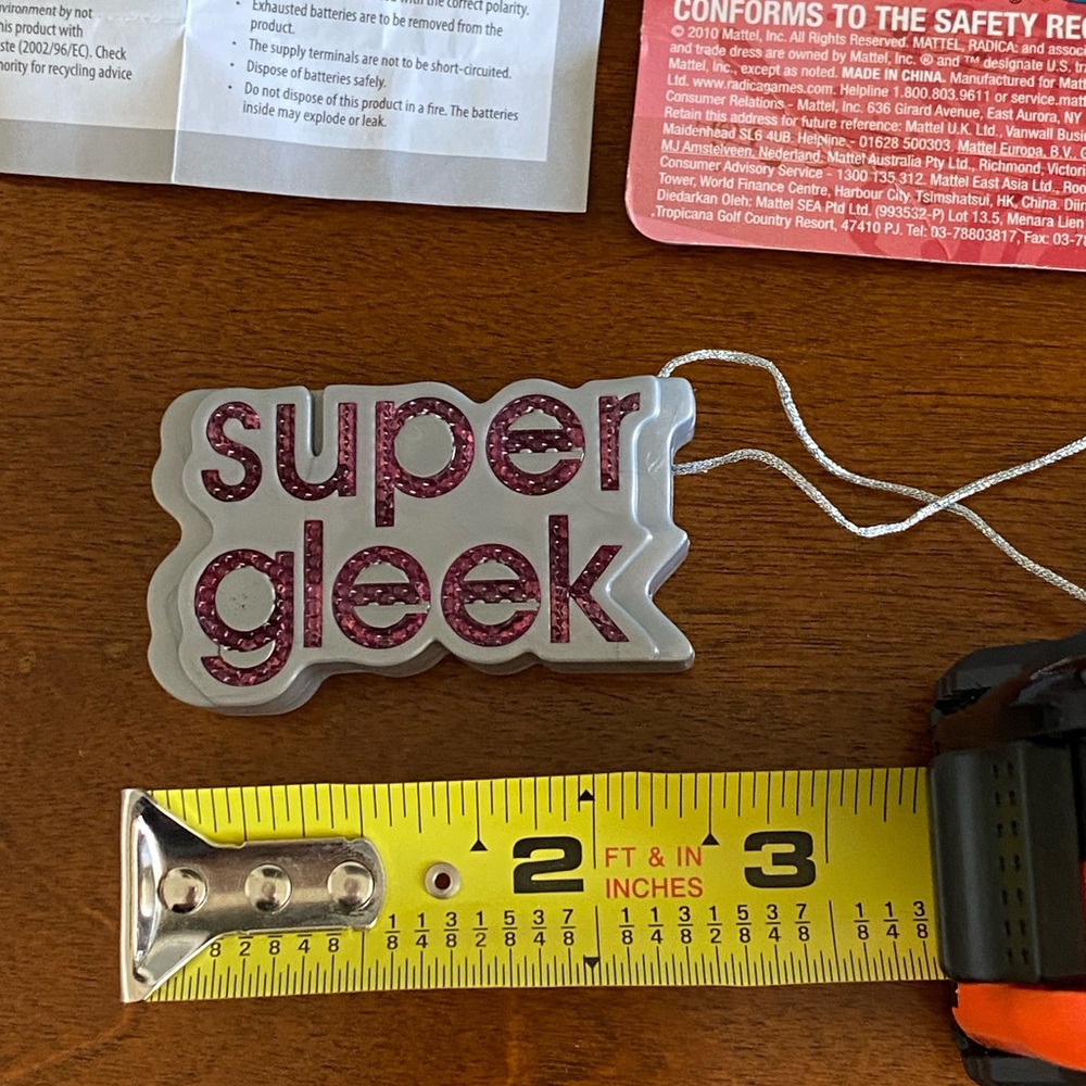TV series Glee Flasing Super Gleek charm.  Ages 12+.  From 2010 TV Series Glee. - Picture 4 of 12